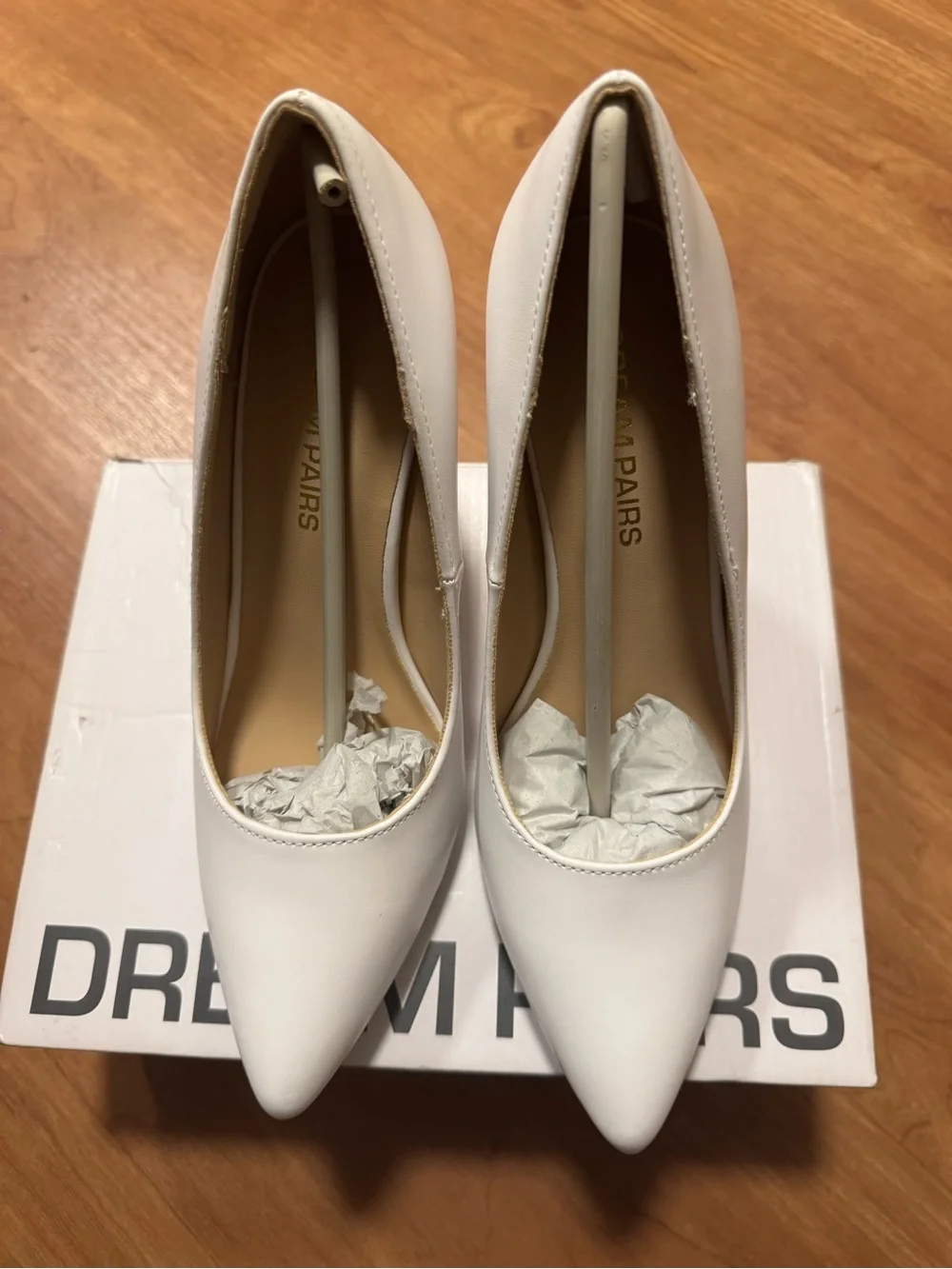 Dream Pairs White Pointed Toe heels
